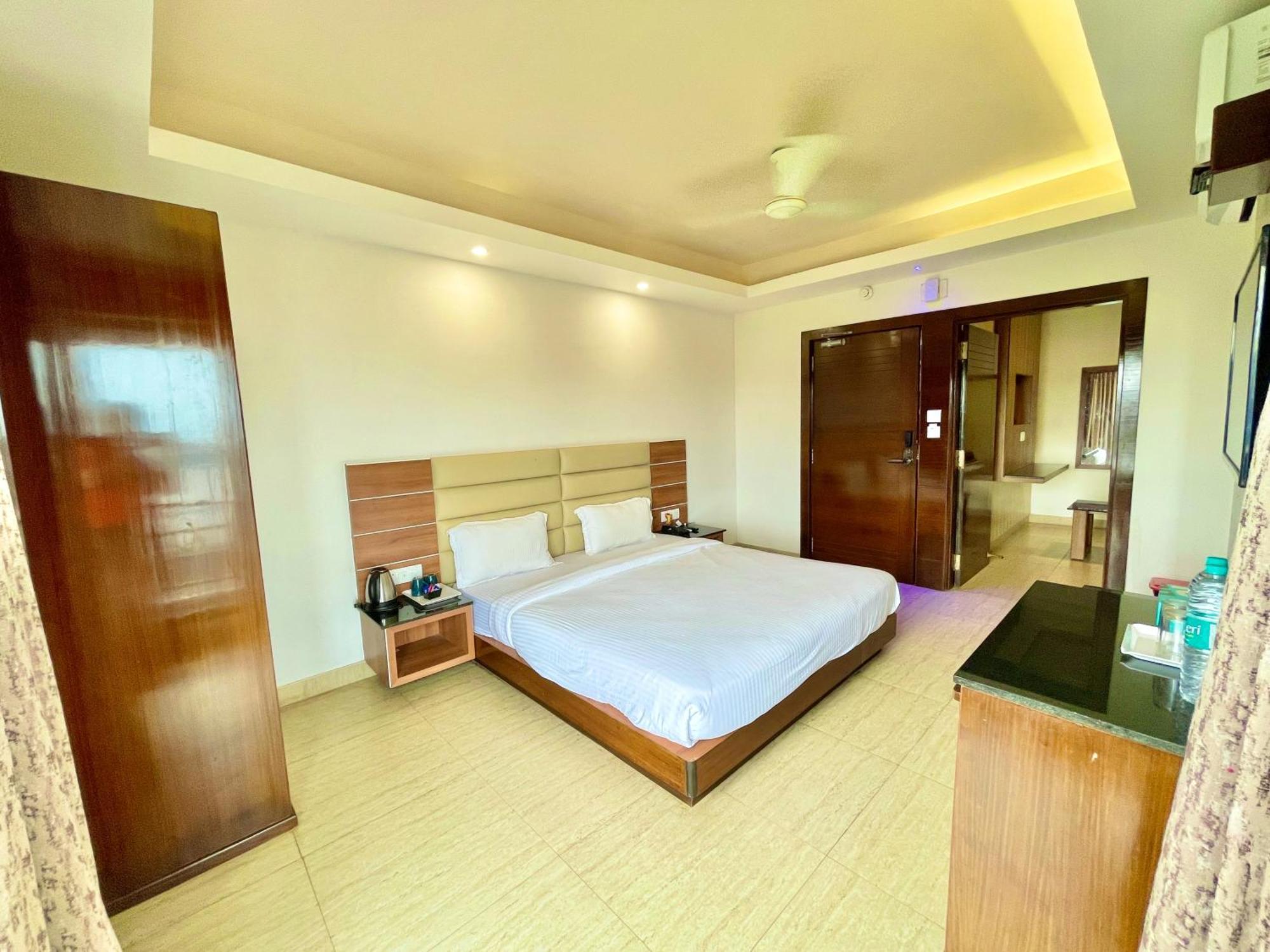 Puri Hotel G R P Puri, A Premier Beachfront Luxury Hotel Sea Beach And Temple Fully Air Conditioned Hotel With Lift-Wifi-Parking And Swimming-Pool, Breakfast Included, Best Hotel In Puri Exterior photo